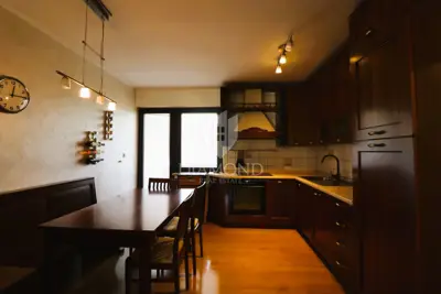 Stan u Vrsaru, centar - 3 spavaće sobe, 2 balkona