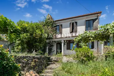 Kuća 350 m², Pobri - privatnost i zelenilo - 2