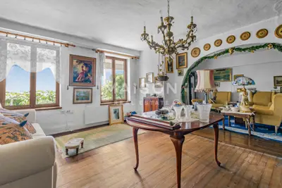 Kuća 350 m², Pobri - privatnost i zelenilo - 7