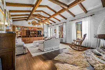 Kuća 350 m², Pobri - privatnost i zelenilo - 12