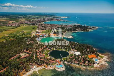 Građevinsko zemljište 1 854 m², Umag - pogled na zelenilo