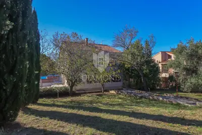 House in Pješčana Uvala, 150 m from the sea and large yard - 4