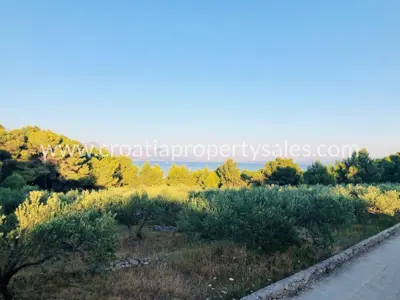 Građevinsko zemljište 1.000 m², Otok Brač - blizu mora