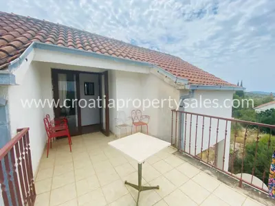 Haus, Brač, 100 m², 350 000 € - 2