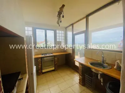 Haus, Brač, 100 m², 350 000 € - 3