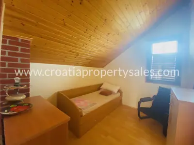 Haus, Brač, 100 m², 350 000 € - 5