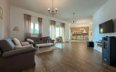 Haus zum Kauf in Svetvinčenat, 262 m² - 3