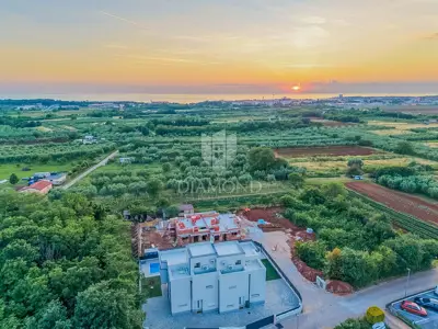 Dvojna kuća 140 m², Umag - grijani bazen i pogled na more
