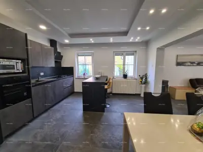 Kuća, Medulin, 10 apartmana za turistički najam