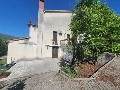 Haus 525 m², Matulji - 4 Wohnungen und Garage - 6