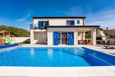 Neues freistehendes Haus mit Pool in ruhiger Lage - 3