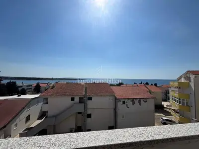 Novalja - kuća s 10 apartmana