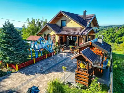 Hrnjanec, Investicijska drvena kuća s bazenom, 178 m²-okolica Zagreba