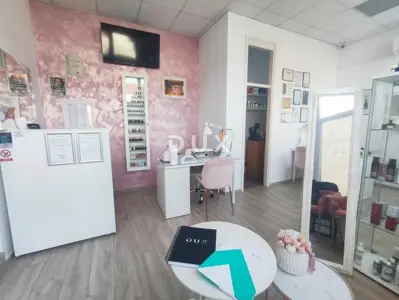 Gewerberaum 25 m², Monvidal - große Glasfläche - 4