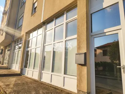 Gewerberaum 25 m², Monvidal - große Glasfläche - 8