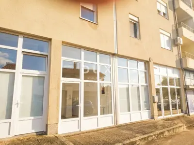 Gewerberaum 25 m², Monvidal - große Glasfläche - 3