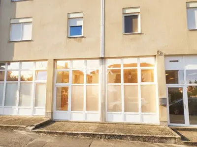 Gewerberaum 25 m², Monvidal - große Glasfläche - 2