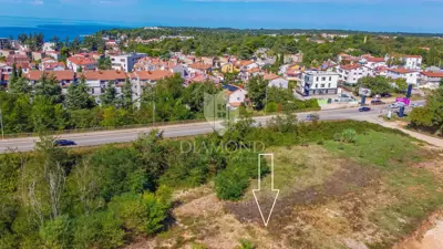 Građevinsko zemljište 1.400 m², Poreč - blizu plaže Materada - 2