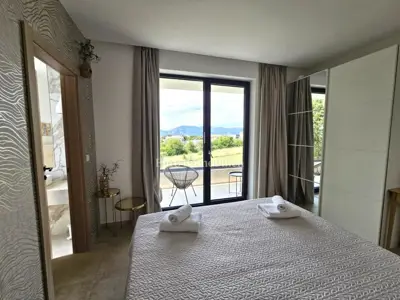 Prostrana, moderna vila s bazenom u mirnom okruženju - 12