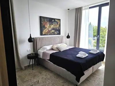 Prostrana, moderna vila s bazenom u mirnom okruženju - 18