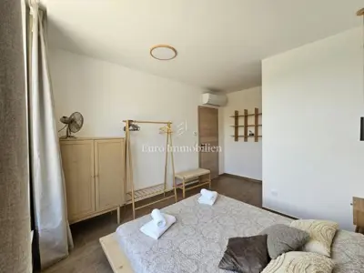 Prostrana, moderna vila s bazenom u mirnom okruženju - 16