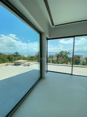 Ekskluzivna vila u Kostreni, blizu mora i s prekrasnim panoramskim pog