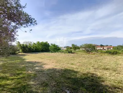 Building plot in Vodnjan, quiet location and access road