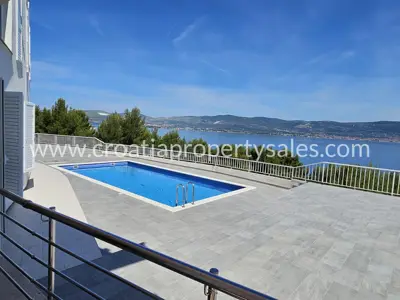 Wohnung, Trogir, 105 m², 2 Zimmer, 330 000 € - 2