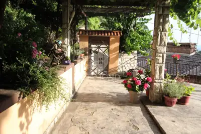 Kuća u Rijeci, Sušak - 2 stana i velika okućnica - 6