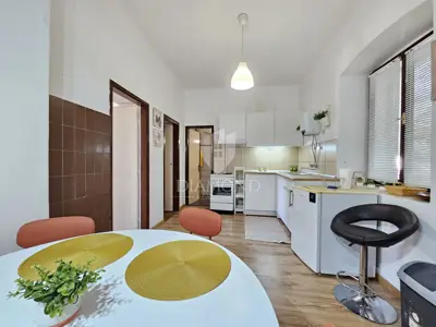 Kuća u Rijeci, Sušak - 2 stana i velika okućnica - 10