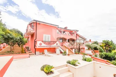 House 405 m², Poreč surroundings, pool and sea view - 2