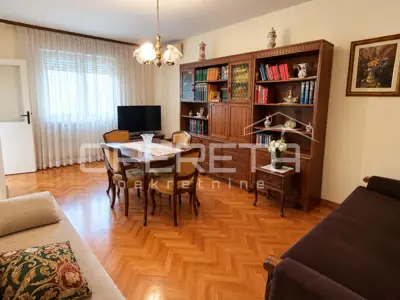 Wohnung 61 m², Split Gripe - Balkon und Blick auf das Grün - 6