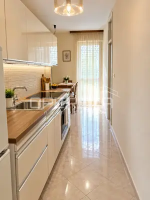 Wohnung 61 m², Split Gripe - Balkon und Blick auf das Grün - 3