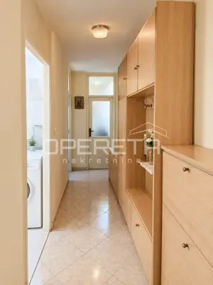 Wohnung 61 m², Split Gripe - Balkon und Blick auf das Grün - 4