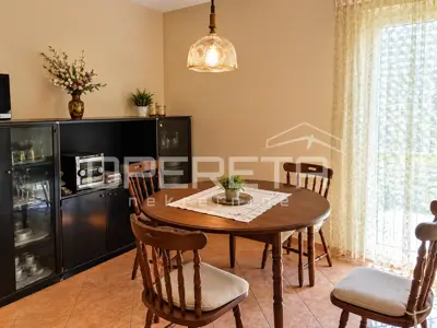 Wohnung 61 m², Split Gripe - Balkon und Blick auf das Grün