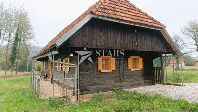 Josipdol - Dvije drvene kuće s 4 apartmana na velikom zemljištu - 5