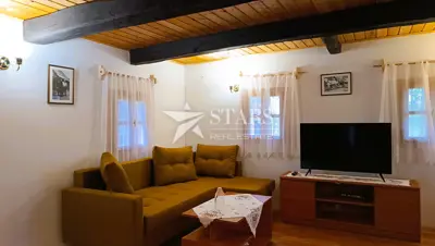 Josipdol - Dvije drvene kuće s 4 apartmana na velikom zemljištu - 21