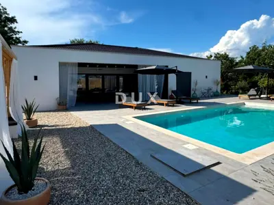 House 140 m², Labin - new build with pool