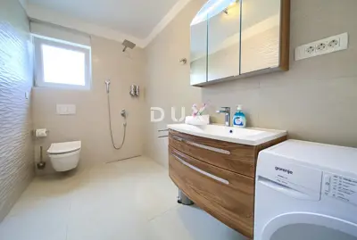 House 469 m², Linardići - pool and 4 apartments - 15