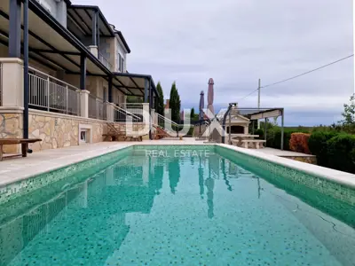 Haus 311 m², Poreč - Pool und Panoramablick - 4