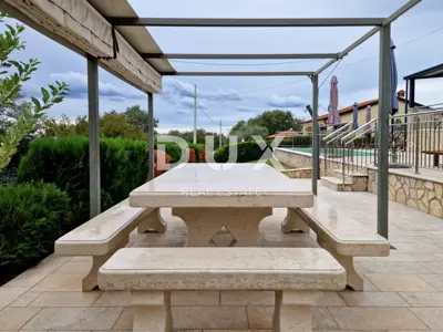 Haus 311 m², Poreč - Pool und Panoramablick - 10