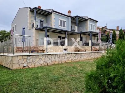 Haus 311 m², Poreč - Pool und Panoramablick