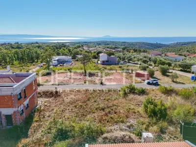 PERUŠKI-ISTRA- zemljište sa ishodovanom građevinskom dozvolom i plaćenim komunal - 3
