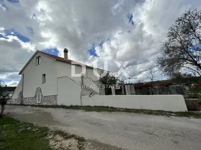 Haus 132 m², Debeljak - Nebengebäude und 2 Parkplätze - 2