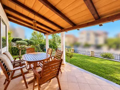 Wohnung 62 m², Novigrad - Erdgeschoss, zwei Terrassen und Parkplatz