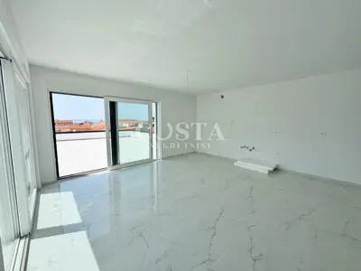 Stan 89 m², Privlaka - 2 spavaće sobe, terasa 91 m² - 3