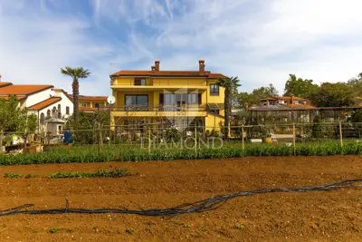 Apartmanska kuća sa 4 stana nedaleko od Poreča - 2