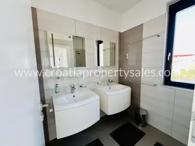 Kuća, Brač, 182 m², 900 000 € - 6