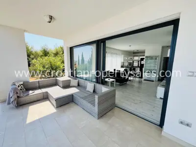 Kuća, Brač, 182 m², 900 000 € - 2