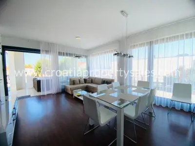 Kuća, Brač, 182 m², 900 000 € - 10